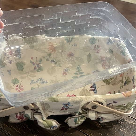 Longaberger basket with liner, plastic, and handles - Picture 2 of 8